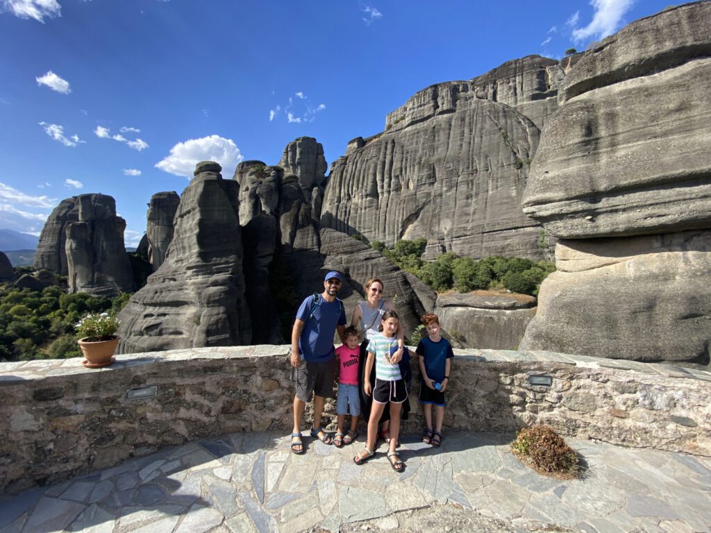 הנוף ממנז מנזר סנט ניקולאס במטאורה (Holy Monastery of Saint Nicholas Anapafsas at Meteora)