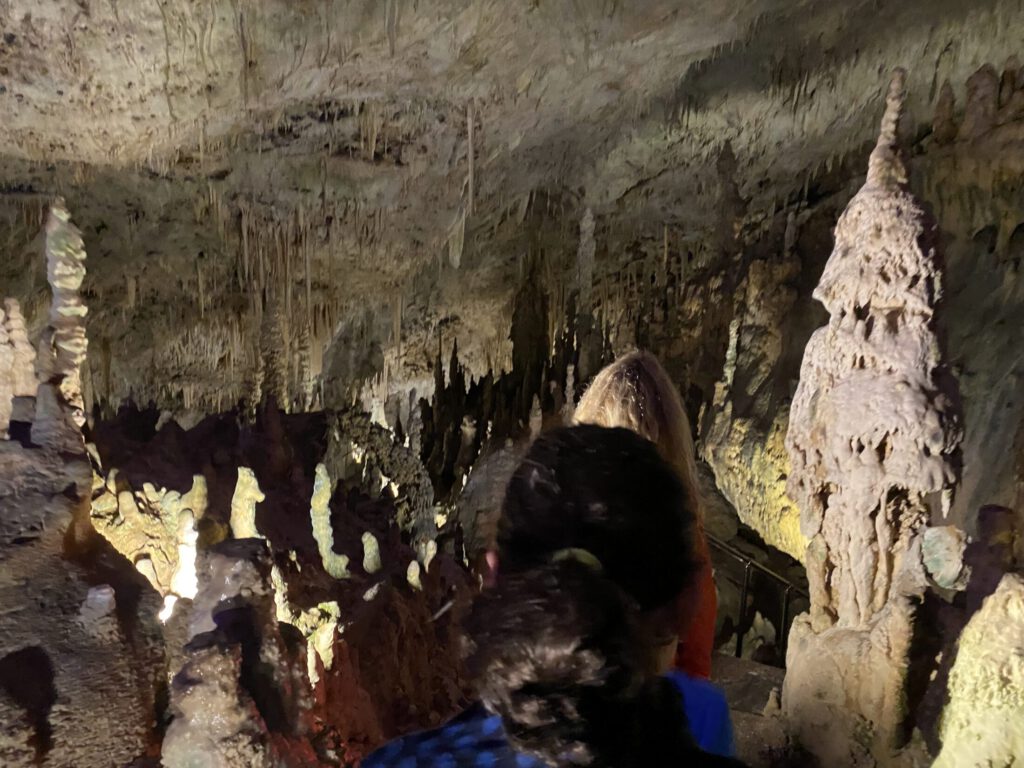 מערת הנטיפים הפרמה הסמוכה ליואנינה (Perama Cave)
