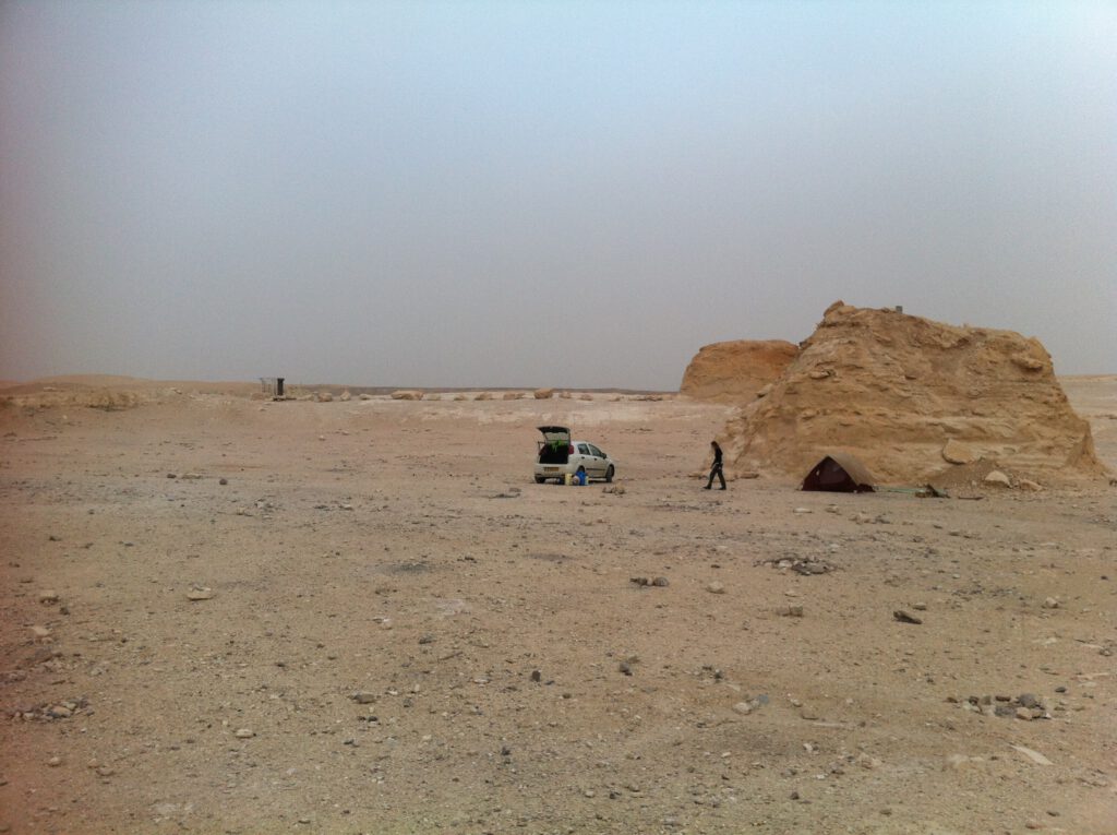 אתר הקמפינג אתר הלינה ה"לא מרגש" ליד "שער אשמדאי", המכתש הקטן. 